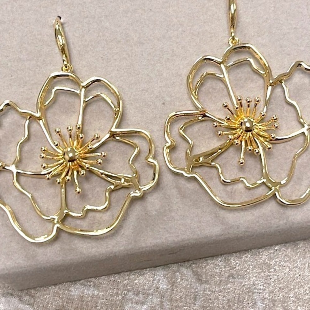 Brand New BaubleBar Gold Tone Oversized Flower Floral Blossom Drop Earrings - Picture 9 of 11